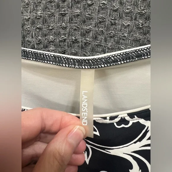 Lands End Tankini Top Molded Cups Tummy Control Floral Black White 14 - Picture 3 of 7